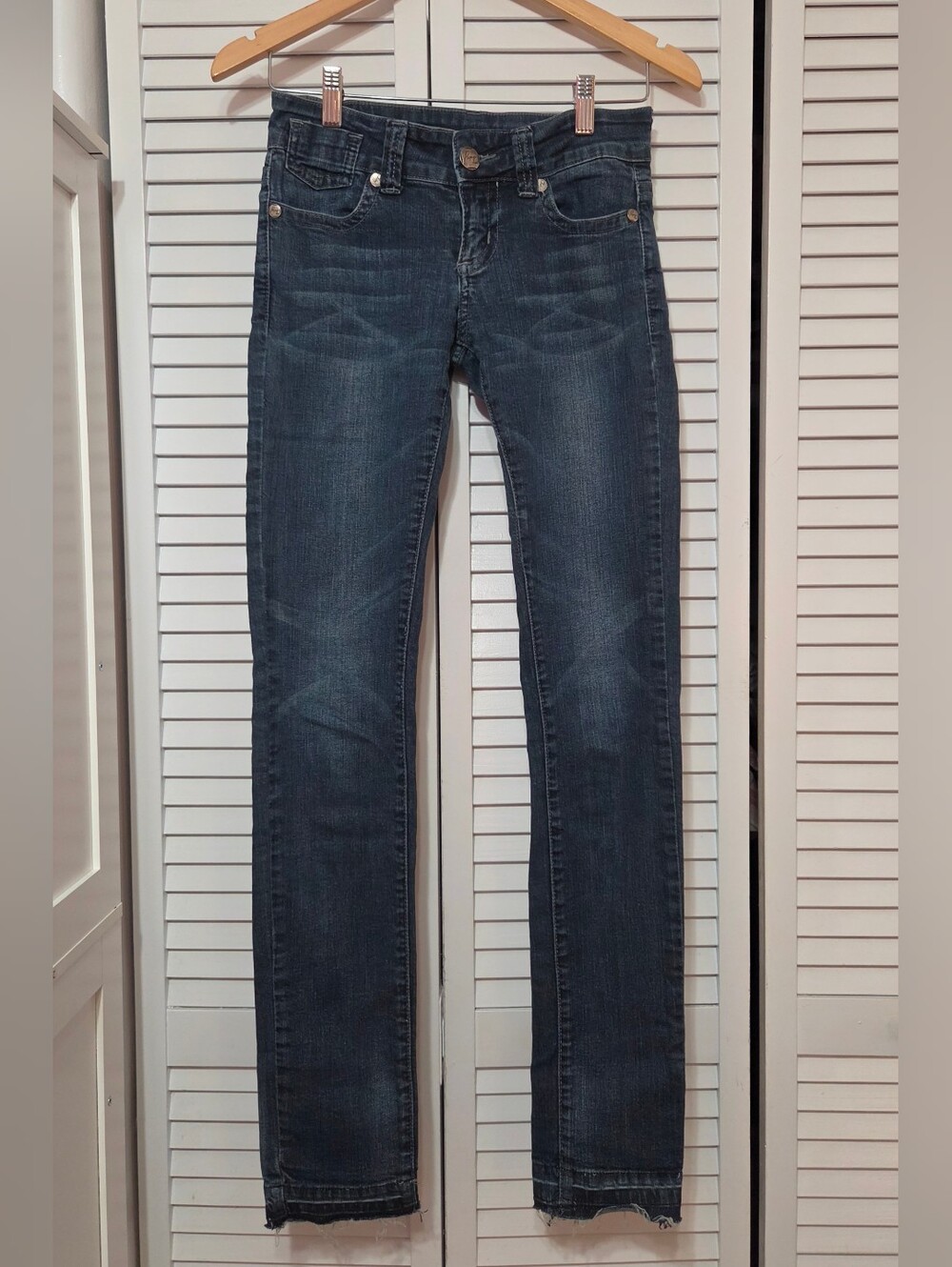 Papaya Women's Skinny Jeans in Dark Blue Wash